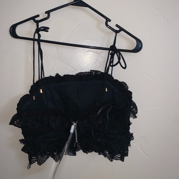 Lace ruffle cropped tank - Picture 2 of 4